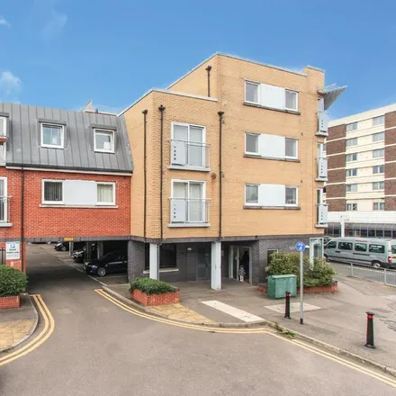 Rent this 2 bed apartment on St Albans Road in North Watford, WD17 1DF
