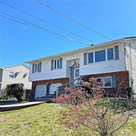 Buy this 3 bed house on 3 Eisenhower Road in Brookhaven, Suffolk County