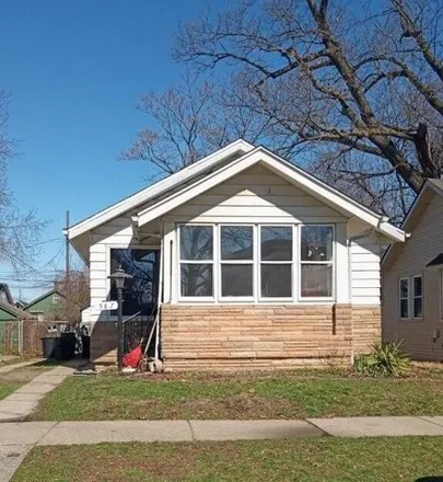 Buy this 2 bed house on 587 East Drayton Street in Ferndale, MI 48220