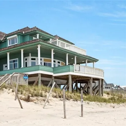 Buy this 6 bed house on 390 Hampton Colony Circle in North Topsail Beach, NC 28460
