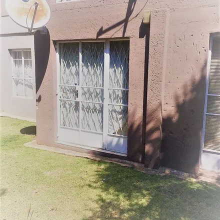 Image 9 - Ferdinand Street, Suideroord, Johannesburg, 2001, South Africa - Townhouse for rent