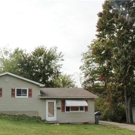 Buy this 3 bed house on 690 North Hartford Avenue in Youngstown, OH 44509