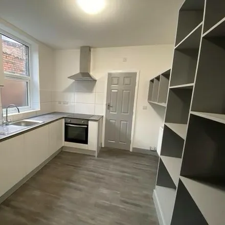 Image 3 - Signal Radio, 67-73 Stoke Road, Stoke, ST4 2SR, United Kingdom - Apartment for rent