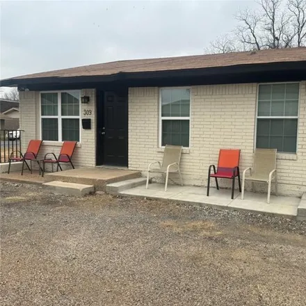 Image 2 - 449 East Mitchell Street, Arlington, TX 76010, USA - House for rent