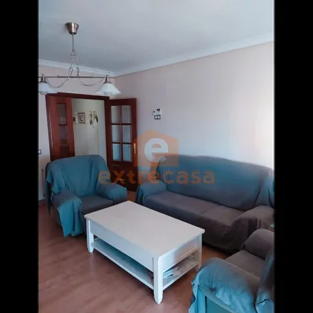 Rent this 3 bed apartment on Cervecería Pepe Jerez in Plaza de España, 15