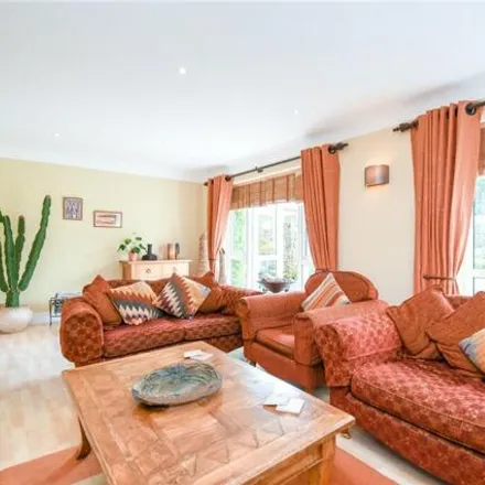 Image 5 - 5 Long Meadow, Heswall, CH60 8QQ, United Kingdom - House for sale