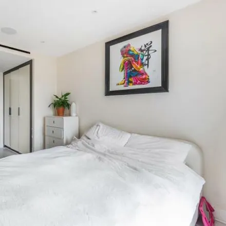 Image 9 - Griffin House, Beaufort Square, London, NW9 5SW, United Kingdom - Apartment for sale
