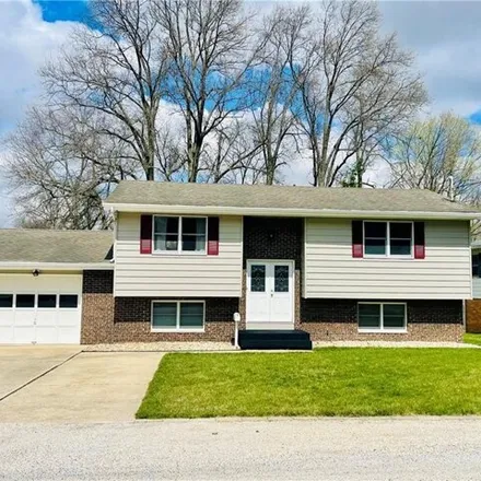 Buy this 3 bed house on 1028 Lynn Drive in Effingham, IL 62401