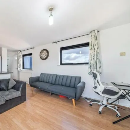 Image 3 - Aberfeldy Street, London, E14 0NU, United Kingdom - Apartment for sale