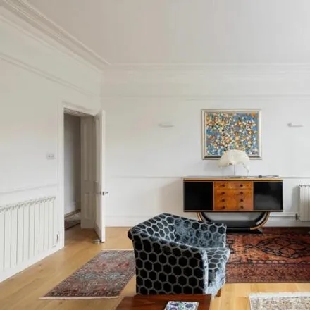 Image 2 - 40-121 Bedford Court Mansions, Bedford Avenue, London, WC1B 3AS, United Kingdom - Apartment for sale