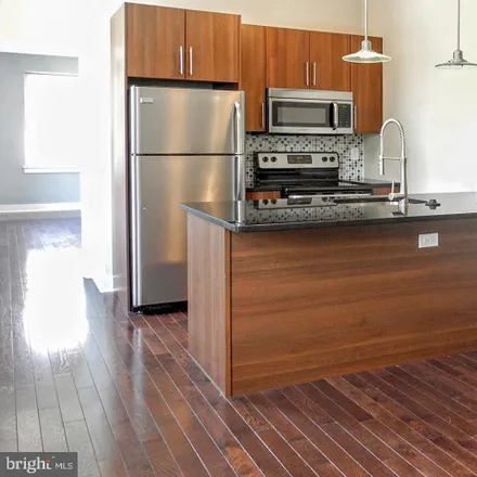 Rent this 3 bed apartment on Girard Avenue & 20th Street in West Girard Avenue, Philadelphia