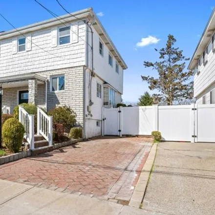 Buy this 3 bed house on 70 Shadow Lane in New York, NY 10306