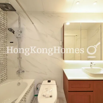 Image 4 - China, Hong Kong, Hong Kong Island, Sai Ying Pun, Park Road 2A, Breezy Court - Apartment for rent