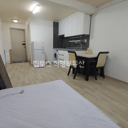 Rent this studio apartment on 서울특별시 서초구 서초동 1628-63