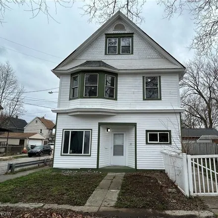 Rent this 3 bed house on 2121 Kenneth Avenue in Cleveland, OH 44109