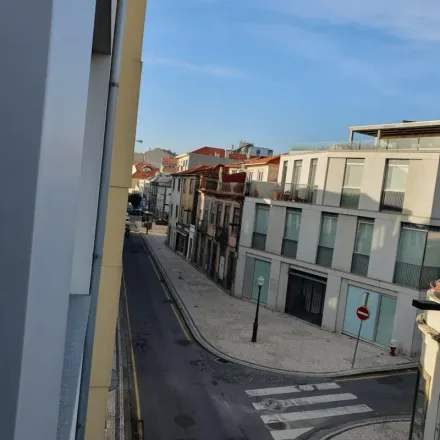 Rent this 1 bed apartment on Rua de São Bartolomeu in 4150-689 Porto, Portugal