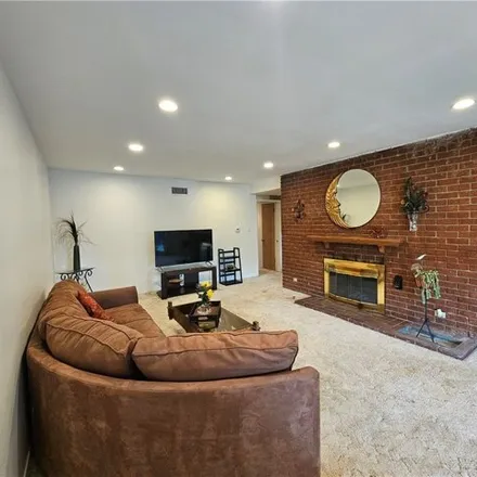 Image 3 - 9951 Gothic Avenue, Los Angeles, CA 91343, USA - House for sale