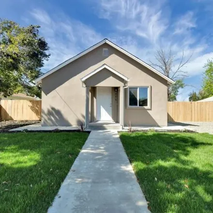 Buy this 2 bed house on 301 Del Monte Avenue in Yuba City, CA 95991