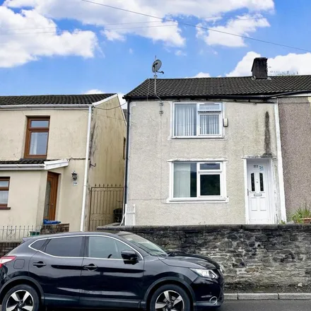 Rent this 3 bed townhouse on Cardiff Road in Aberfan, CF48 4SL