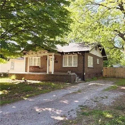 Buy this 2 bed house on 472 East Washington Street in Pittsburg, KS 66762