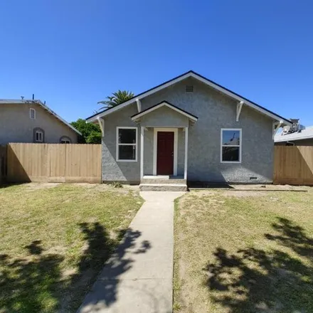 Buy this 3 bed house on 979 D Street in Reedley, CA 93654