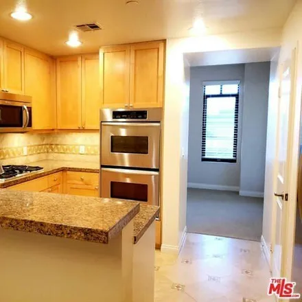 Rent this 3 bed condo on 13269 West Jefferson Boulevard in Los Angeles, CA 90094