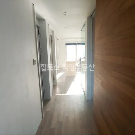 Rent this 2 bed apartment on 서울특별시 강남구 역삼동 624-41