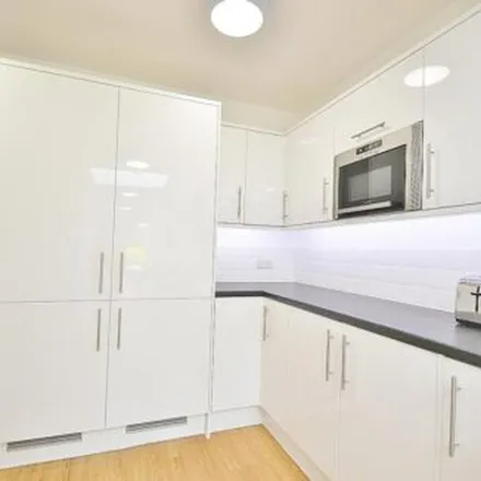 Rent this 1 bed apartment on 32 Bridewell Road in Cambridge, CB1 9EP