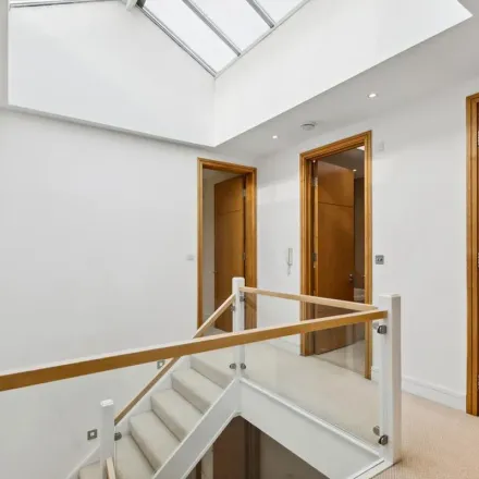 Rent this 5 bed townhouse on Queensmere Road in London, SW19 5PB