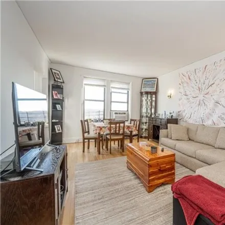 Image 3 - 35 Dash Place, New York, NY 10463, USA - Apartment for sale
