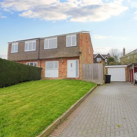 Rent this 3 bed duplex on Rochester Way in Crowborough, TN6 2DU