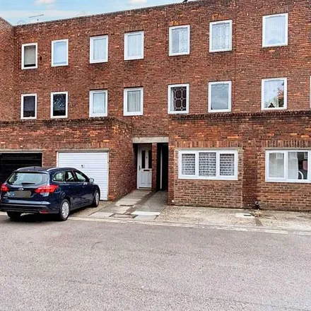 Rent this 5 bed townhouse on 52-86 Saltwell Street in London, E14 0DZ