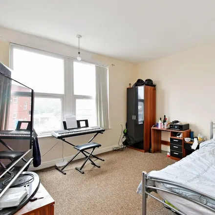 Rent this 4 bed townhouse on 460 Ecclesall Road in Sheffield, S11 8PJ