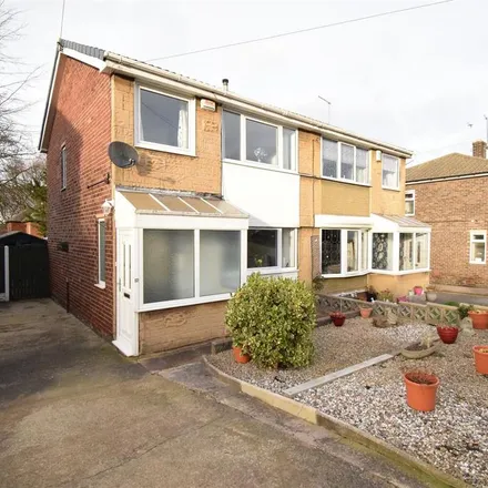 Rent this 3 bed duplex on St Andrews Drive in Ferrybridge, WF11 8PU