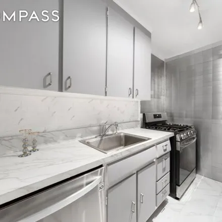 Image 5 - 174 East 74th Street, New York, NY 10021, USA - Apartment for sale