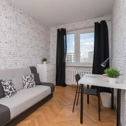 Rent this 3 bed room on Pomorska 14G in 80-333 Gdańsk, Poland