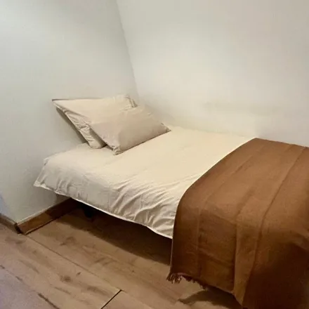 Rent this 6 bed room on Carrer de Trafalgar in 3, 08010 Barcelona