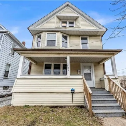 Rent this 5 bed house on Napa Auto Parts in Cole Avenue, Akron