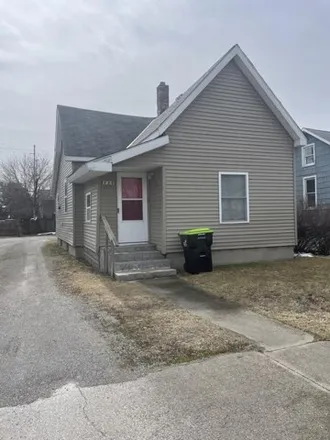 Buy this 2 bed house on Freedom Motors in 929 West Washington Avenue, Alpena Junction