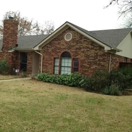 Rent this 3 bed house on 994 Ledgemont Drive in Plano, TX 75025