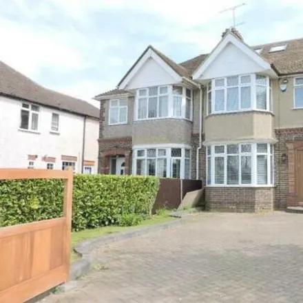 Buy this 5 bed duplex on A6 in Luton, LU3 2BD