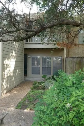 Image 2 - Woodlake Lane, Houston, TX 77063, USA - Condo for rent