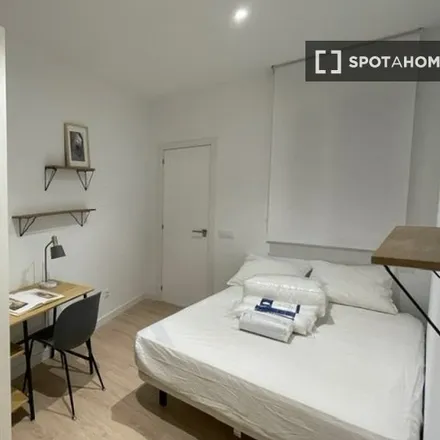 Rent this 12 bed room on Centro Privado de Educación Infantil in Primaria y Secundaria San Juan Bautista, Calle de Francos Rodríguez