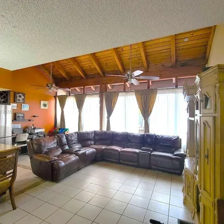 Image 2 - 11218 Northwest 15th Court, Pembroke Pines, FL 33026, USA - Townhouse for sale