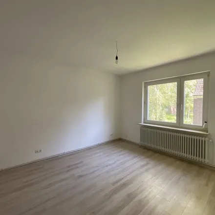 Rent this 3 bed apartment on Tilsiter Straße 27 in 26389 Wilhelmshaven, Germany