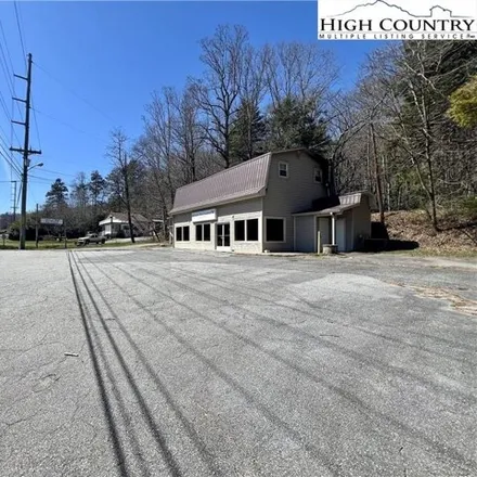 Image 2 - 9800 NC 105;US 221 Truck, Seven Devils, Watauga County, NC 28604, USA - House for rent