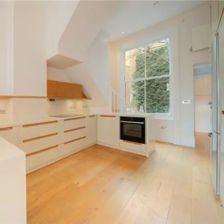 Rent this 4 bed room on 10 Wetherby Place in London, SW7 4NX