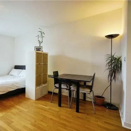 Image 3 - Hawker Building, 350 Queenstown Road, London, SW11 8NY, United Kingdom - Apartment for sale