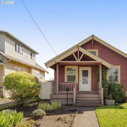 Buy this 2 bed house on 6436 Southeast 72nd Avenue in Portland, OR 97206