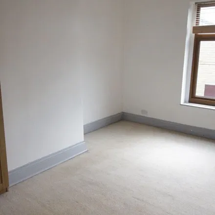 Image 5 - Colbeck Row, Birstall, WF17 9NR, United Kingdom - Apartment for rent